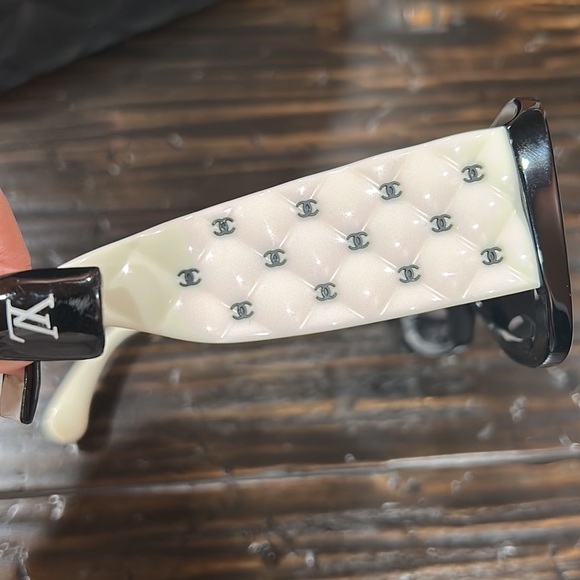 SOLD! CHANEL 2023 STUNNING SHADES. BEAUTIFUL!!!! Enjoyed maybe 3 times. - Picture 8 of 17